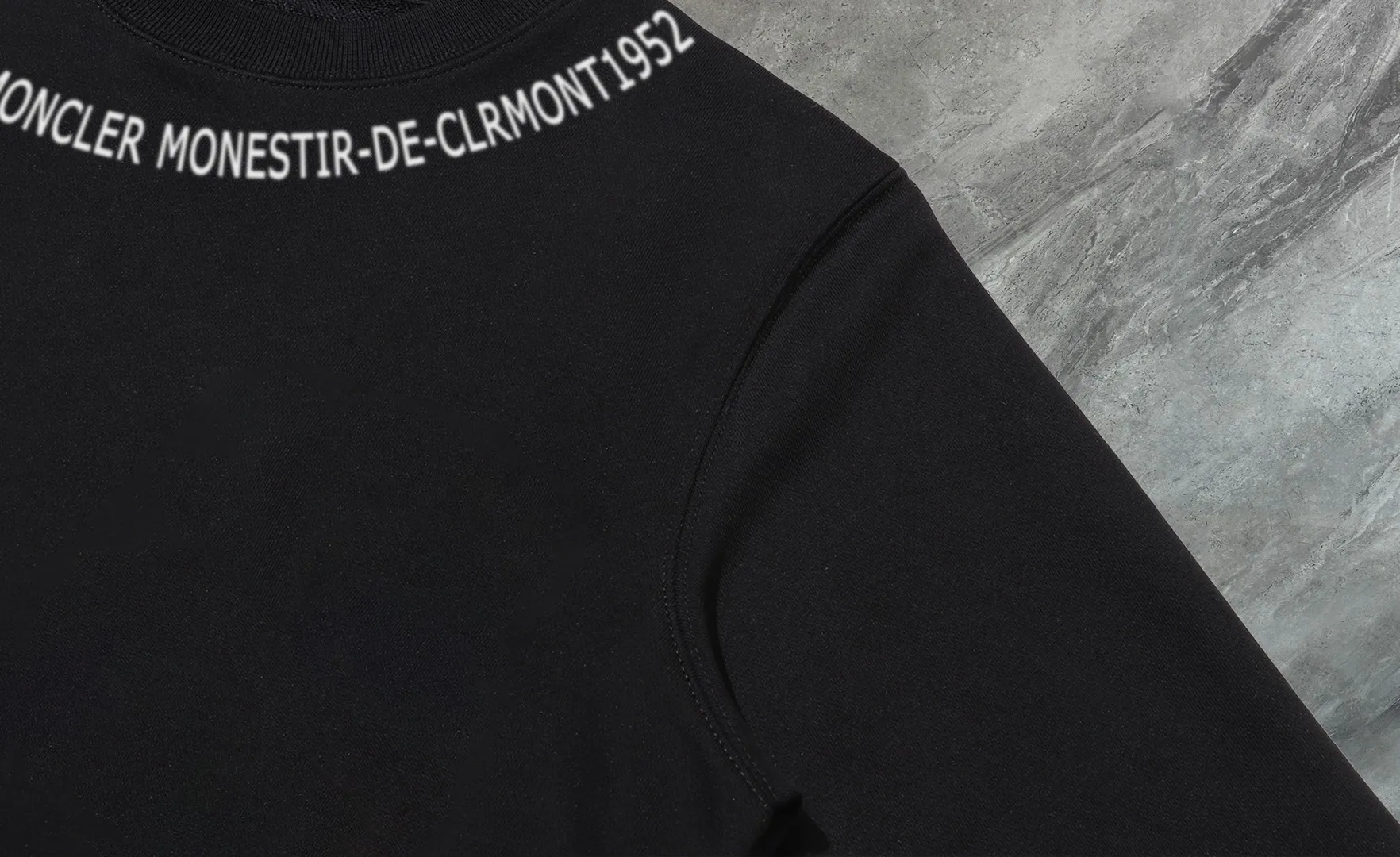 【 In Stock】 〖 𝐌𝐎𝐍𝐂𝐋𝐄𝐑~ 〗 440g ， 😎 ， ， Factory 2025 T ， ， Premium LOGO， Same Style ：Black White Size：S M L XL 2XL